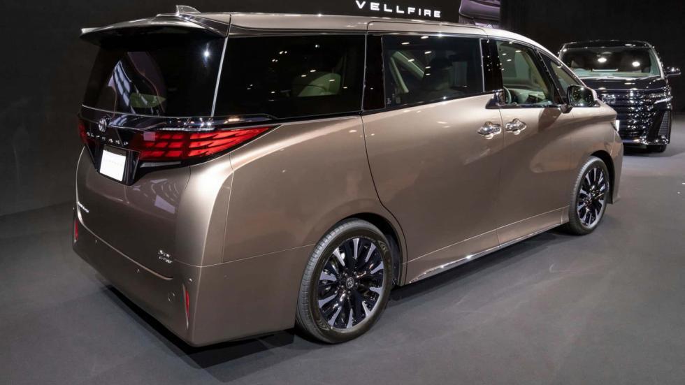 Πρεμιέρα για τα νέα Toyota Alphard και Vellfire